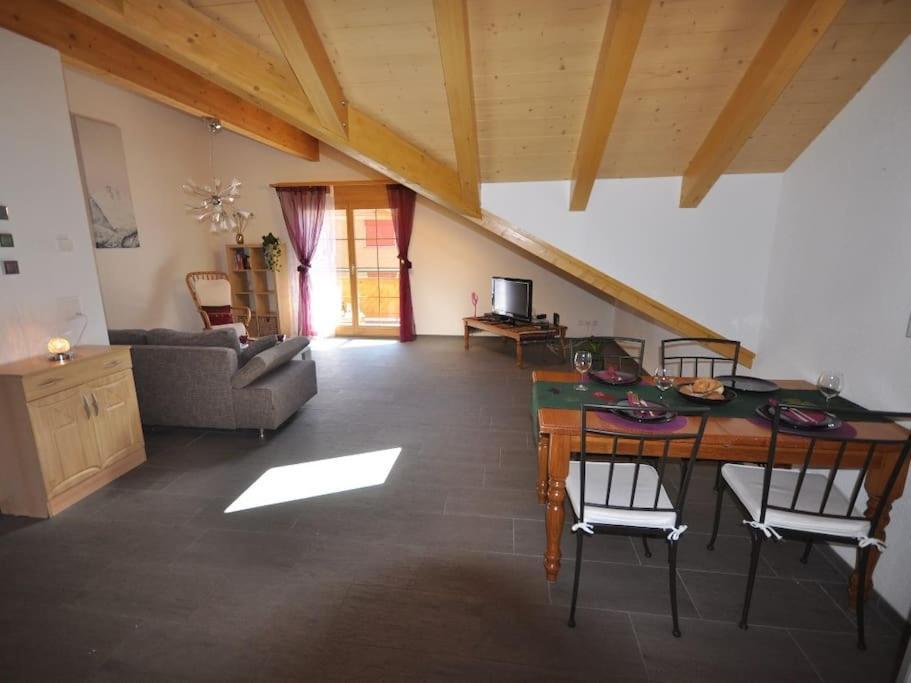 Charming Penthouse Apartment Lauterbrunnen Exterior photo
