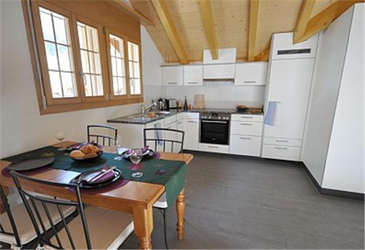 Charming Penthouse Apartment Lauterbrunnen Room photo